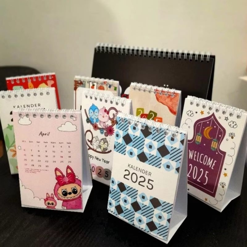 

KALENDER MEJA MINI KARAKTER AESTETIC 2025 Uk.12.5x8 CM