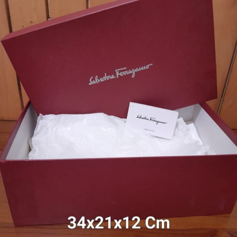 

KARDUS KOTAK DUS BOX AUTHENTIC ORIGINAL SALVATORE FERRAGAMO