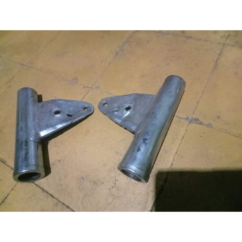 dudukan lampu depan Suzuki GP100/125