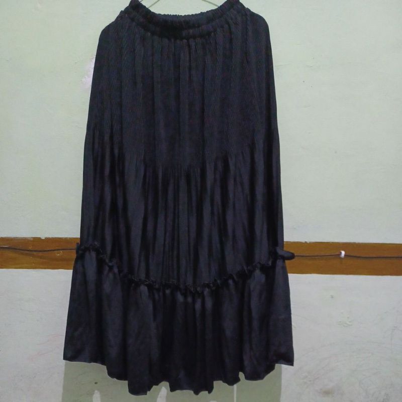 NEW Rok Lily Korean Style Warna Hitam Motif Ruffle Mayung