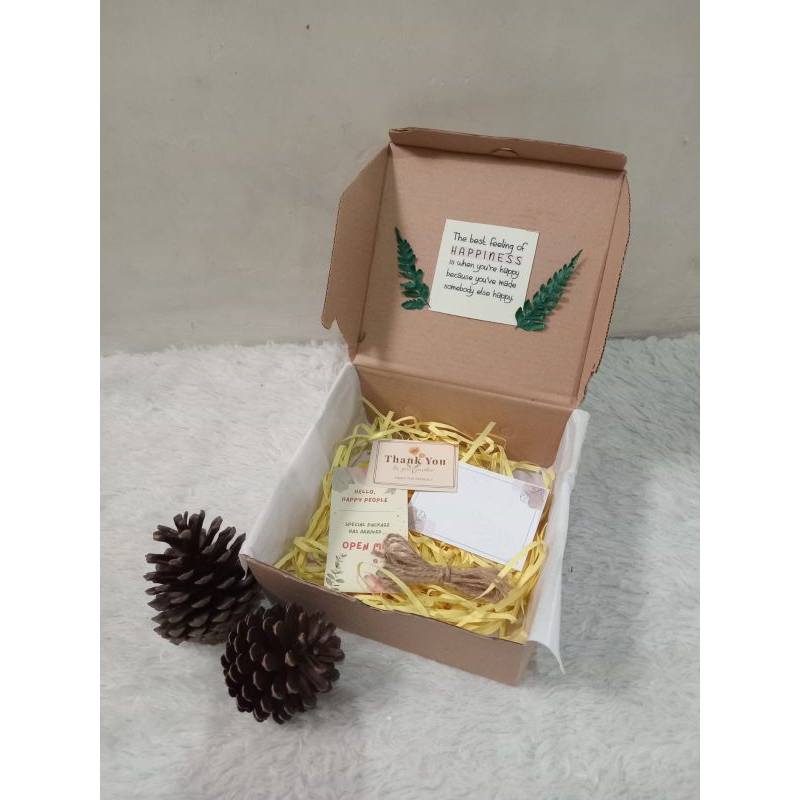 

BOX HAMPERS LENGKAP ESTETIK MINIMAL CO 3