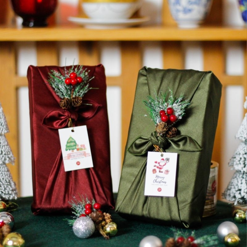 

LITTLE CHRISTMAS HAMPERS