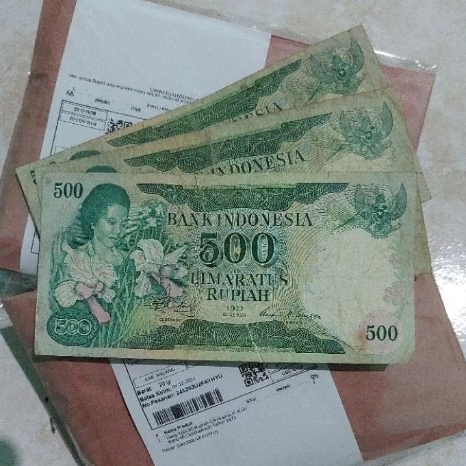 Uang Kuno 500 Ibu Konde 1977 / Uang Kertas 500 Anggrek tahun1977