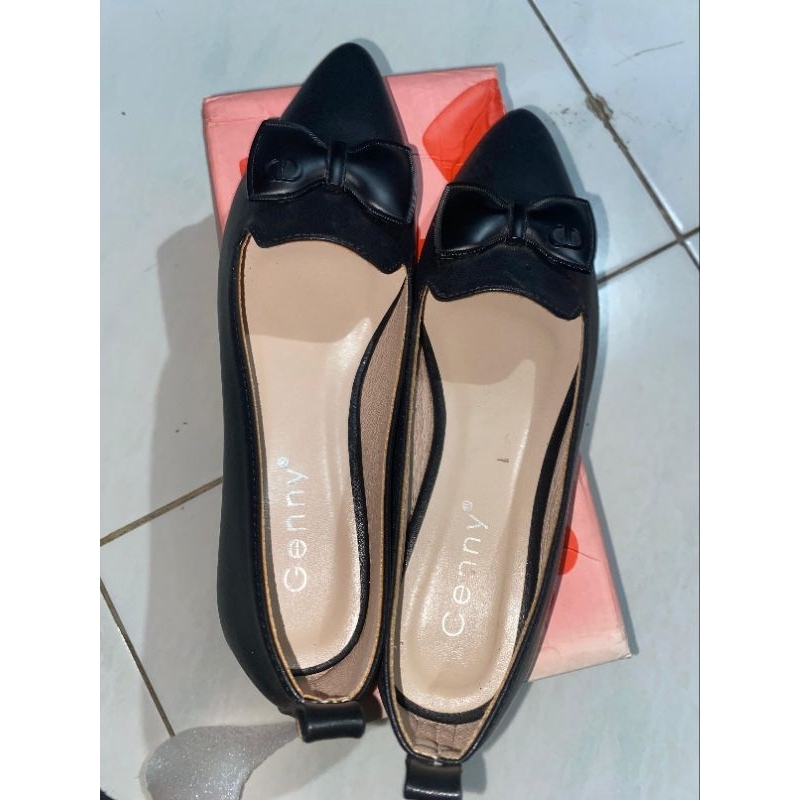 Sepatu merk genny