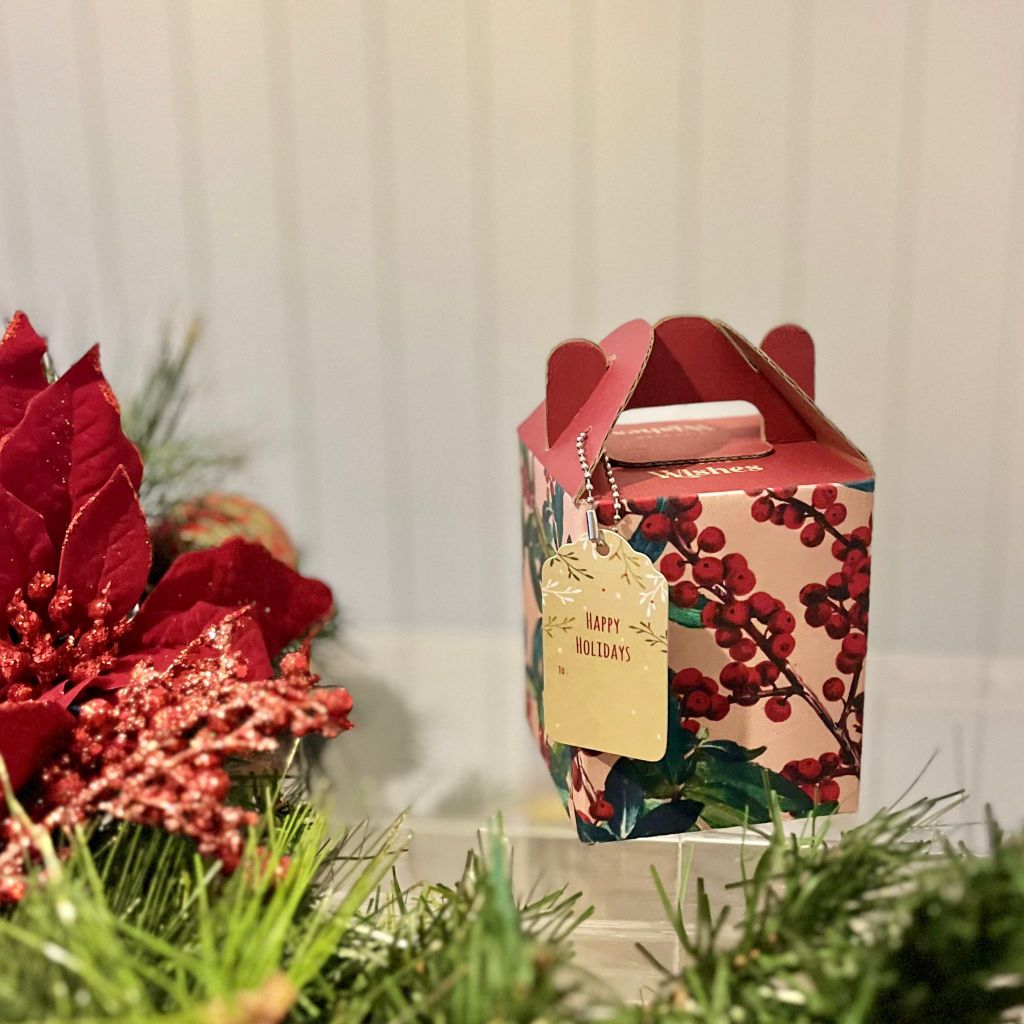 

Joy Box-kotak kado corrugated printed motif natal warna merah uk.kecil