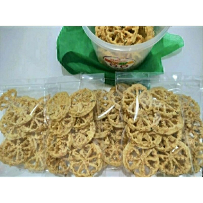 

peyek kembang goyang