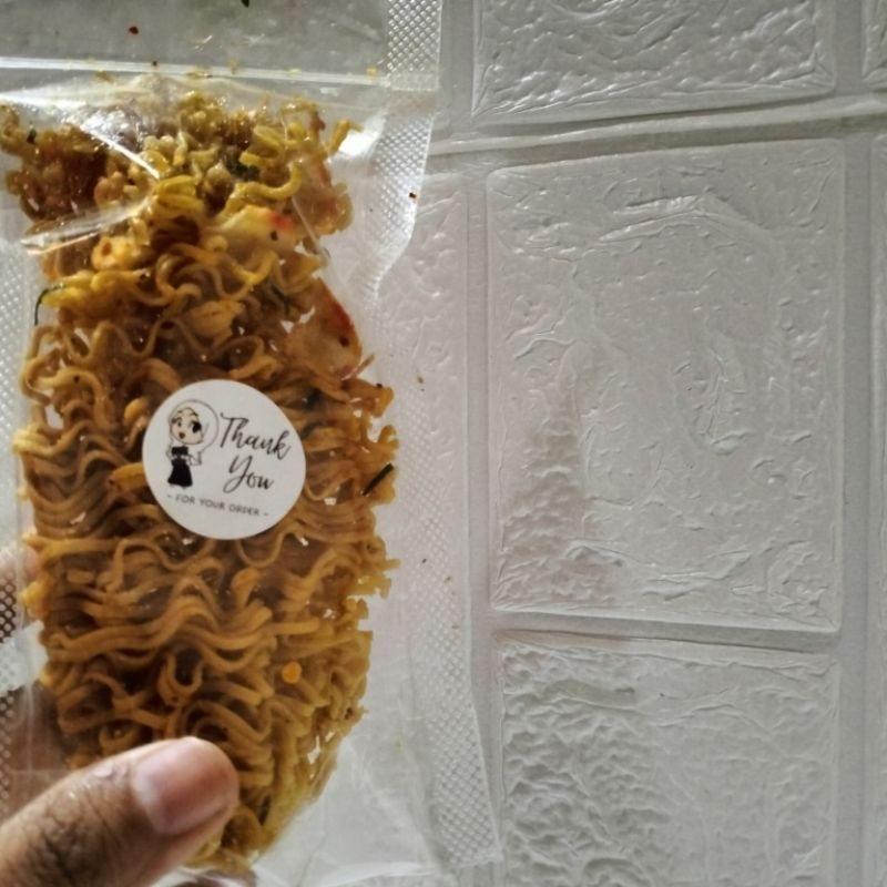 

MIE GORENG KERING BERBUMBU standing pouch 10x17