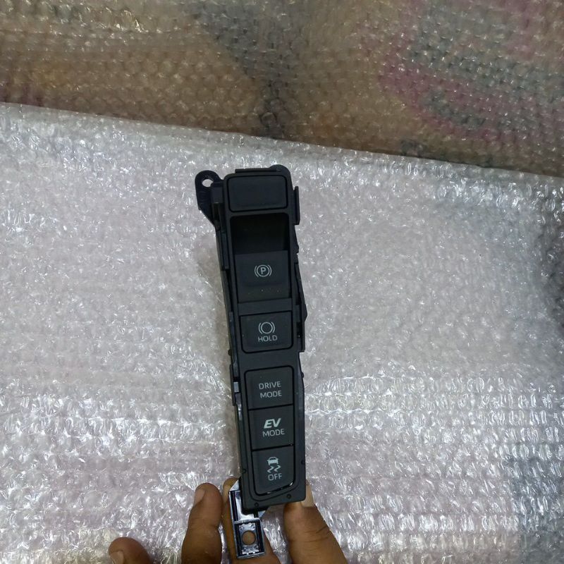 SWITCH TOMBOL SAKLAR PARKIR REM TANGAN INNOVA ZENIX HYBRID