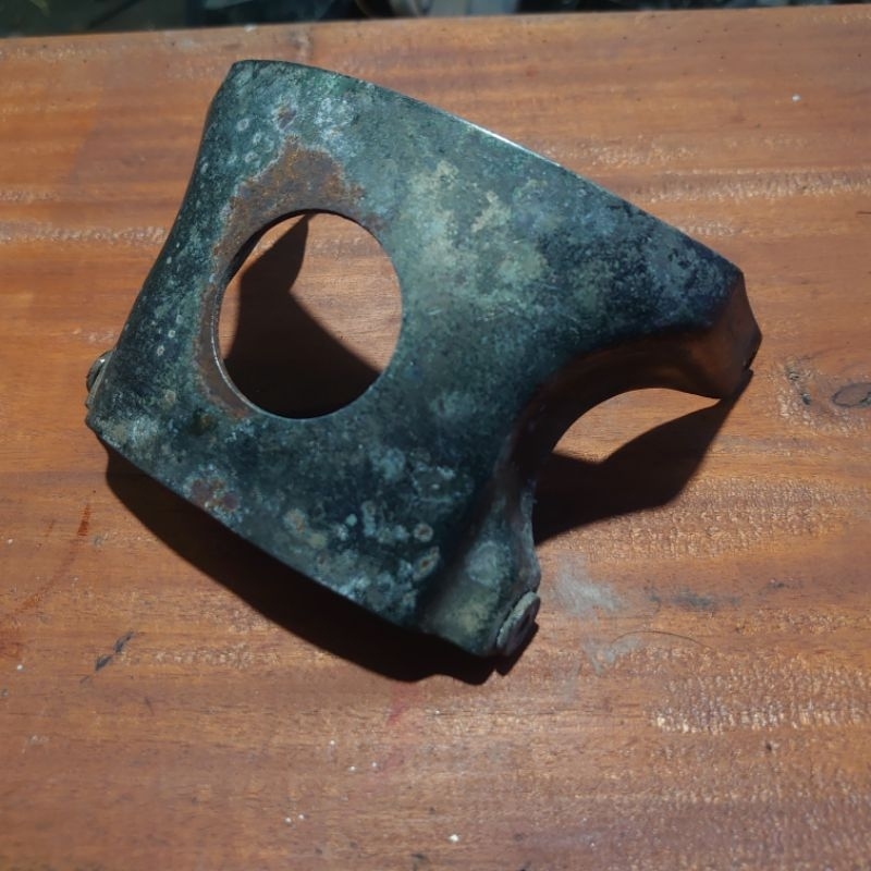 bracket dudukan pangkon spakbor slebor depan Tiger Revo original