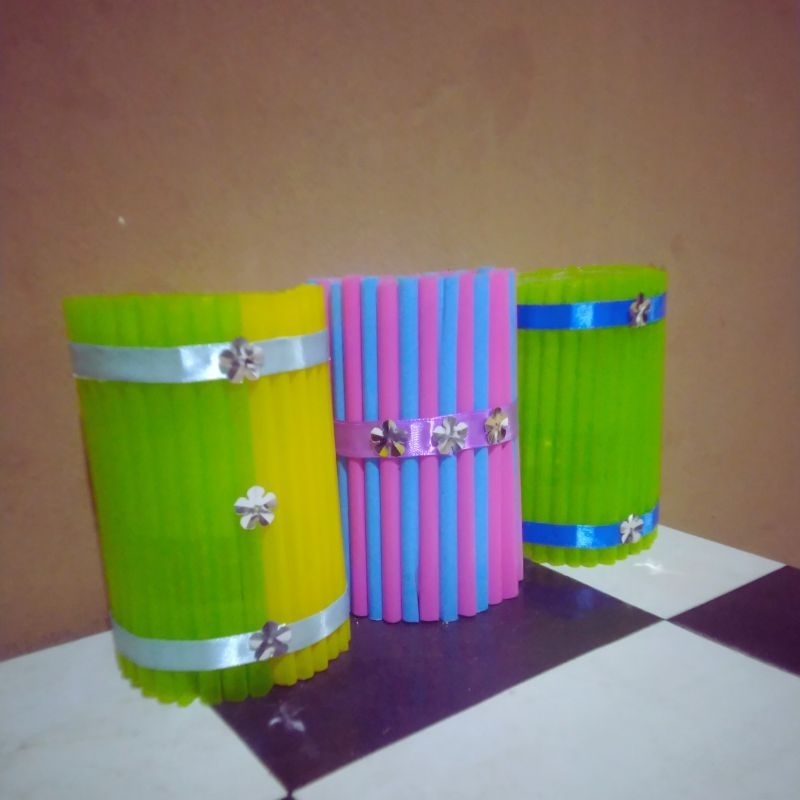 

Tempat Pensil Dari Sedotan