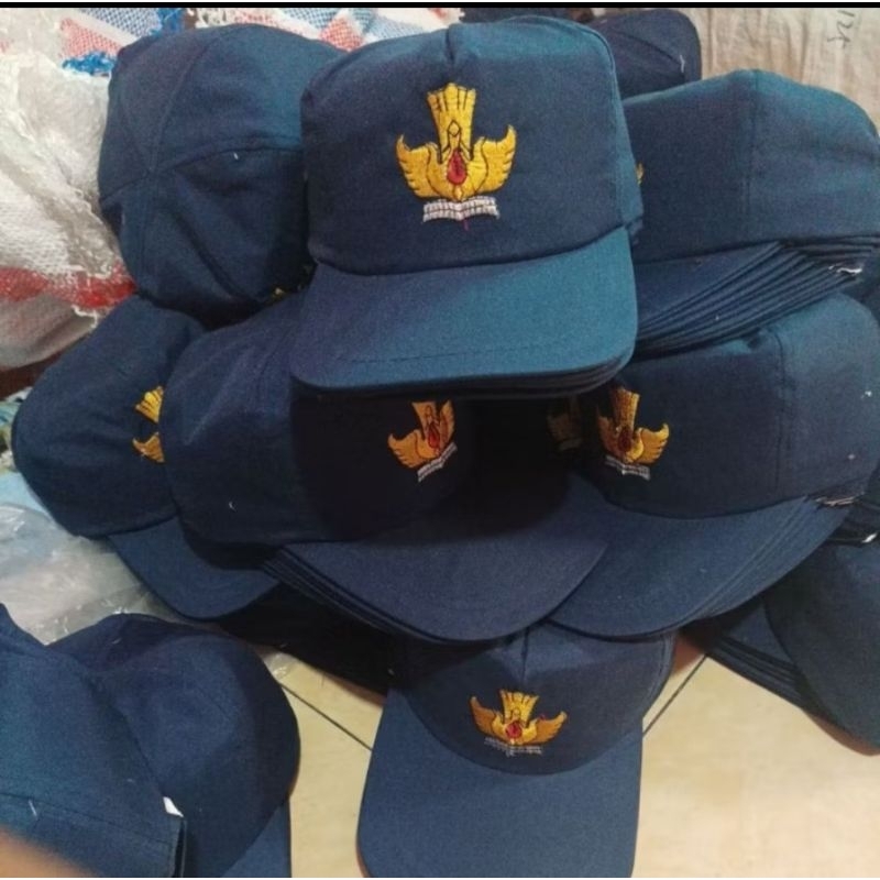 Topi dan Dasi SMP