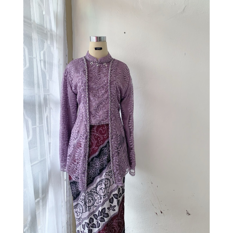 (Hanya sewa) sewa kebaya murah /sewa kebaya Cirebon/ sewa kebaya wisuda/ sewa kebaya kondangan / sew