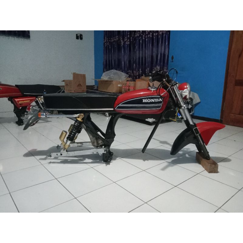 body set rangka shock cb 100 rangka ori belungan kecil, pasang velg tinggal naik mesin