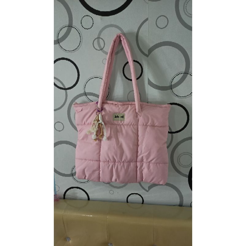 TOTEBAG KULIAH PLUFFY ASH PINK TAS KHUVI TOTEBAG BANTAL
