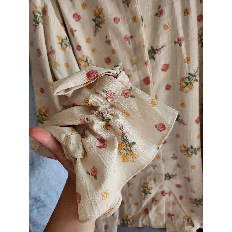CARLA BLOUSE CRINKLE MOTIF BUNGA OVERSIZED