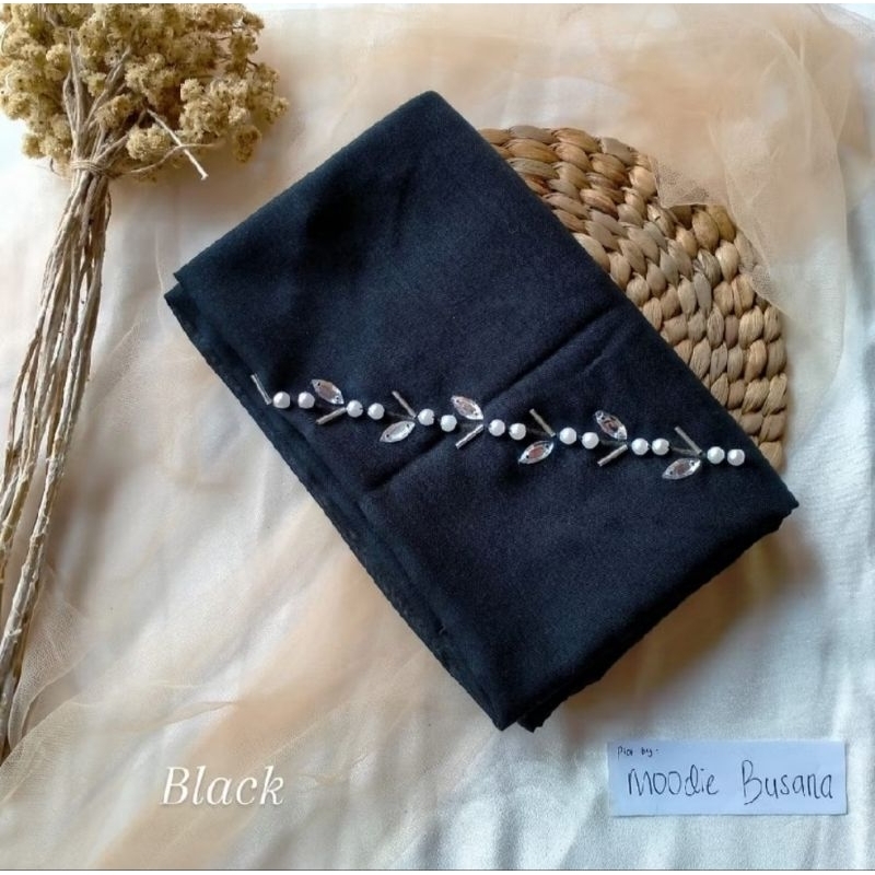 HIJAB PARIS PREMIUM PAYET SWAROVSKI DAUN / Jilbab Voal Segi Empat Payet Bando Beads / Hijab Squar...