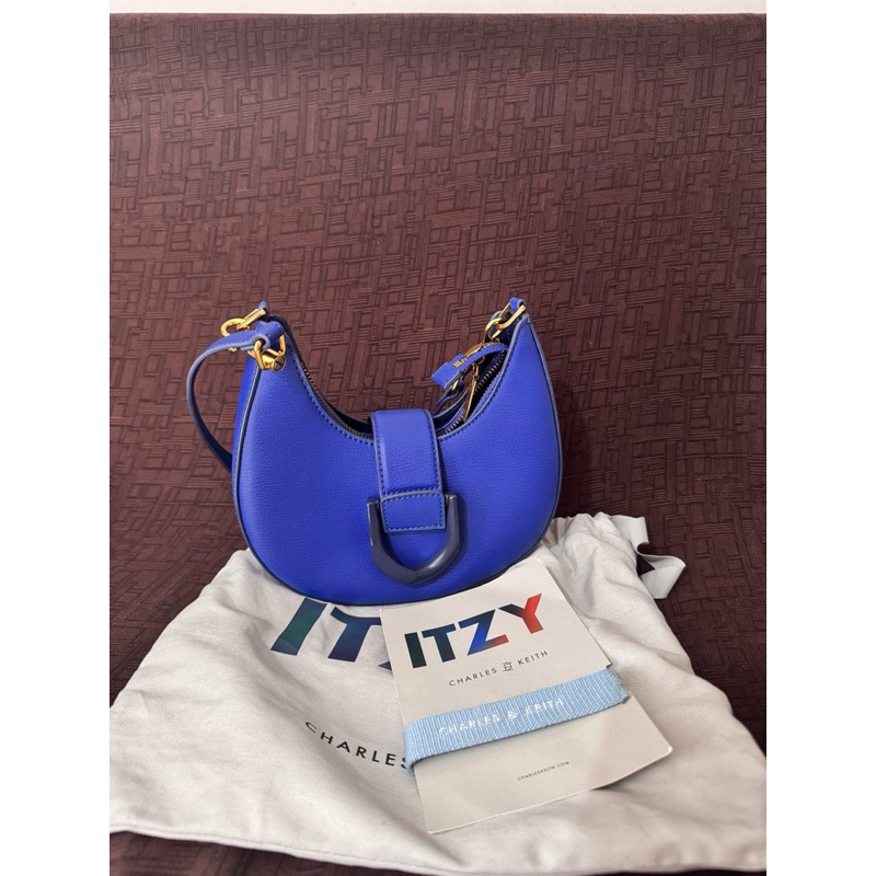 Tas Charles & Keith X ITZY blue