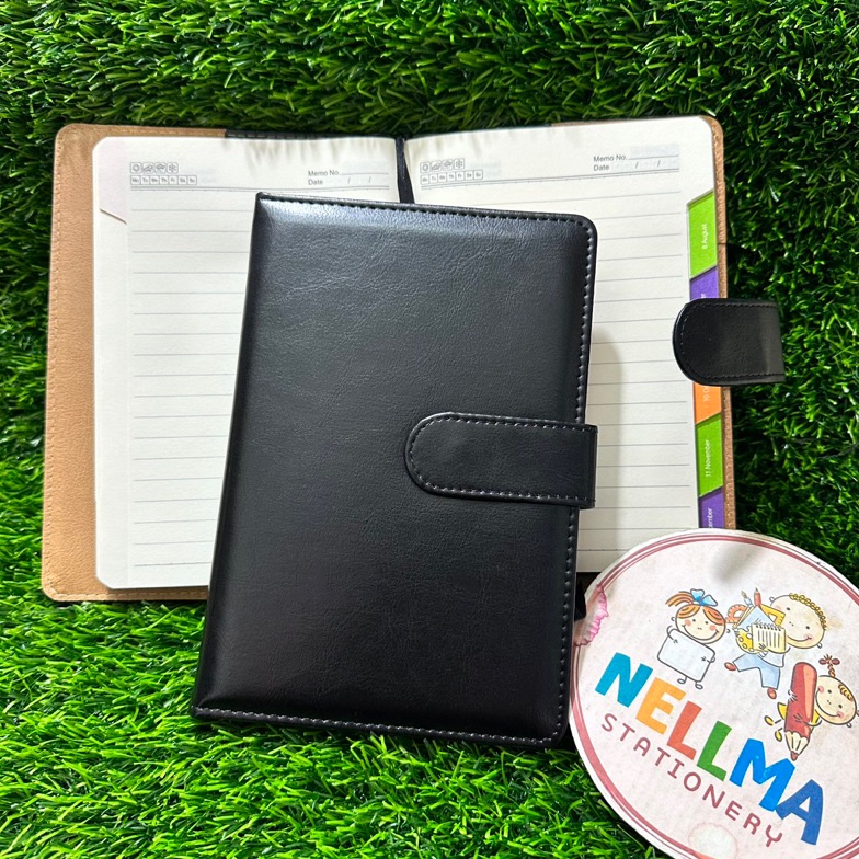 

Best Terlaris Buku Agenda Caver Kulit Kancing Magned Agenda Bulanan P58