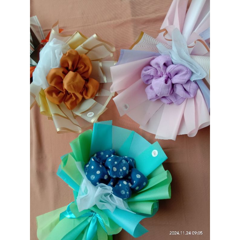 Buket Jilbab/ Isi jilbab segi empat Bella Square/Kado hari ibu/kado wisuda/kado ultah