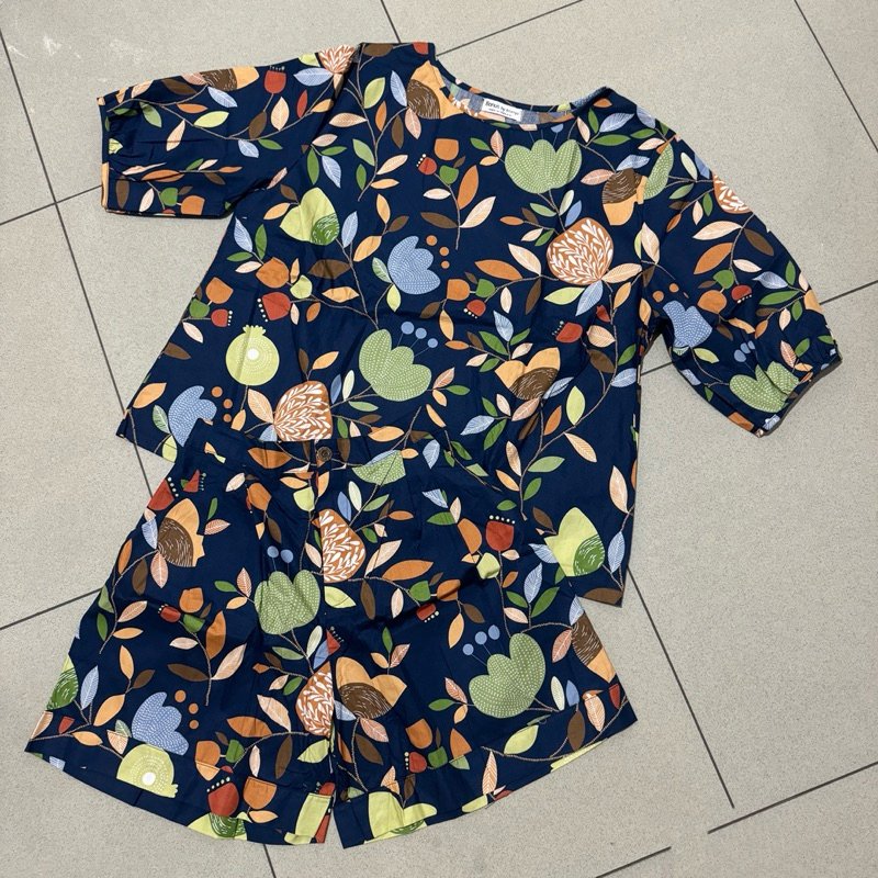 ONE SET ATASAN & CELANA PENDEK BUNGA BONUS BY ANANYA BKK