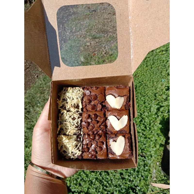 

Fudgy brownies mini 10x10 by es.tikbakery