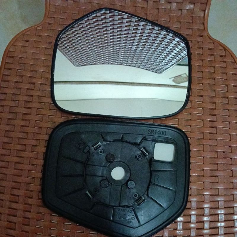 Kaca spion mobil mitsubishi Pajero lama