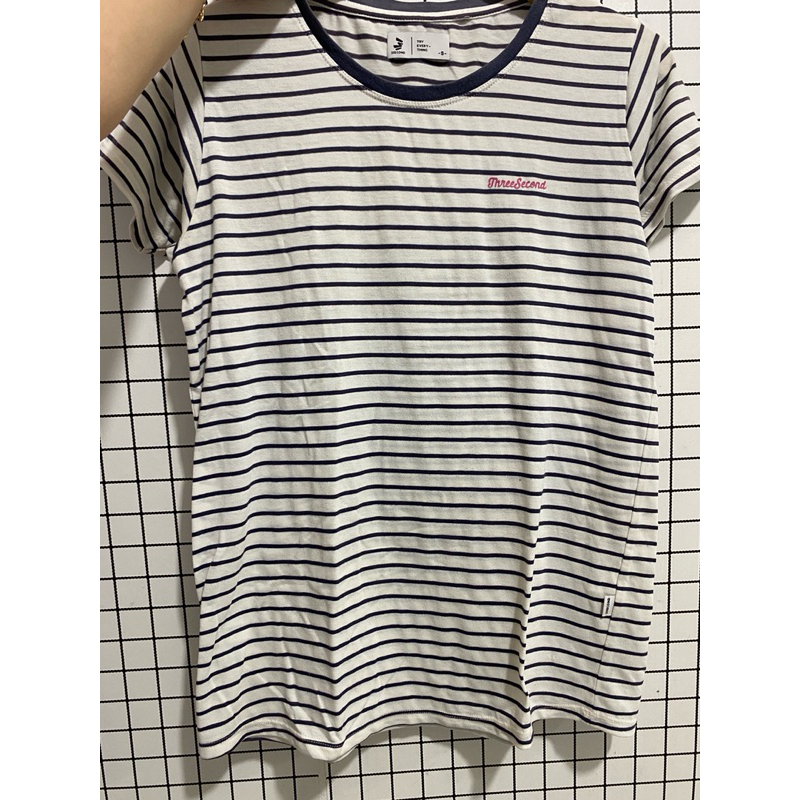 ThreeSecond Kaos Garis-Garis Wanita / kaos 3second preloved / kaos salur preloved