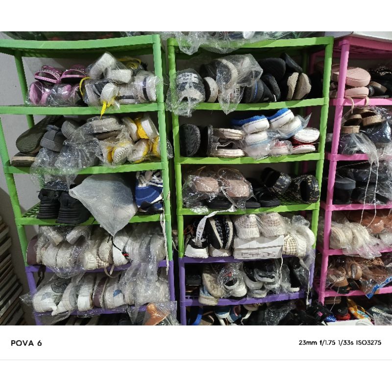 Lelangan sepatu premium