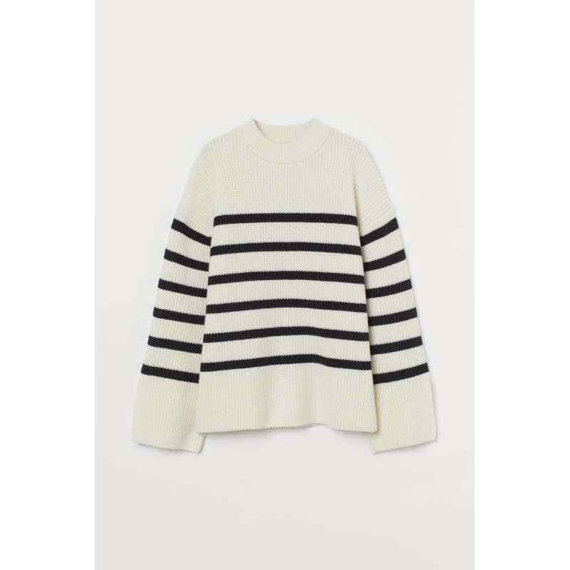 Sweater Putih Garis Hitam