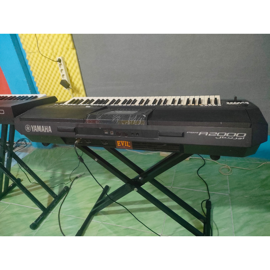 Keyboard Yamaha PSR-A2000 Bekas Normal