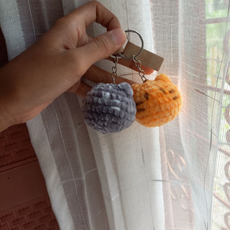 cat crochet keychain / pluffy cat crochet