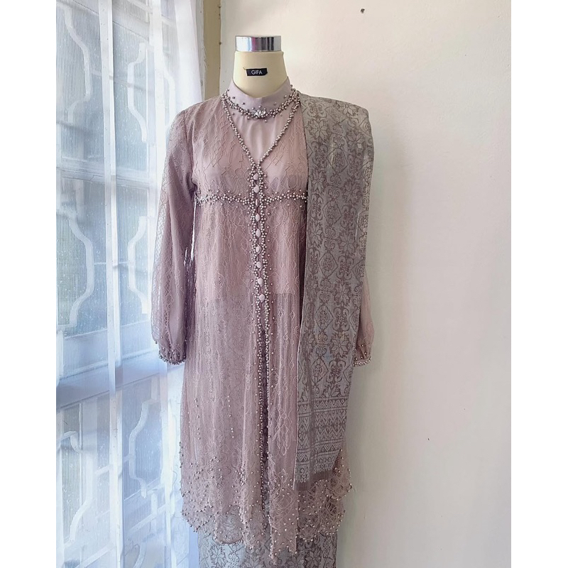 (Hanya sewa) sewa kebaya murah /sewa kebaya Cirebon/ sewa kebaya wisuda/ sewa kebaya kondangan / sew