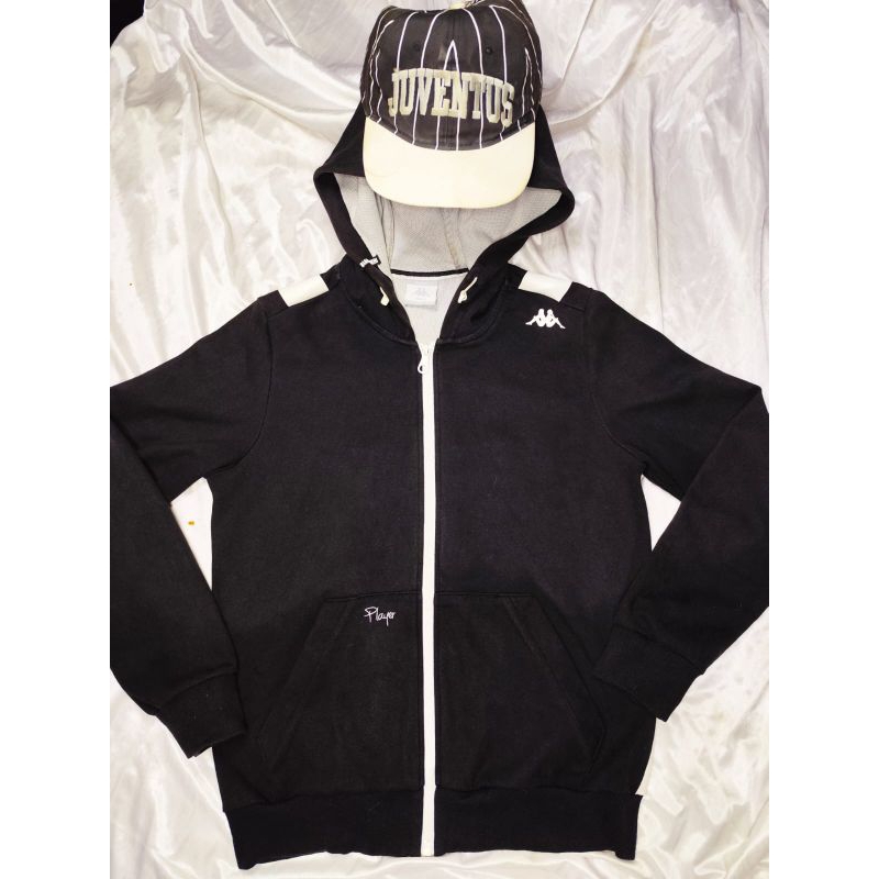 Vintage Juventus Jacket by Kappa & Topi Salur by Basic