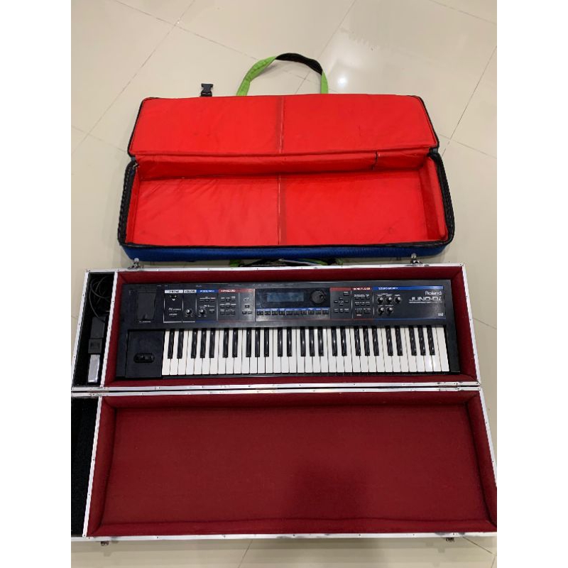 keyboard roland juno Di synthesizer
