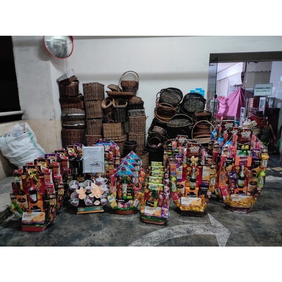 

Parcel Hampers Natal Tahun Baru snackLengkap L