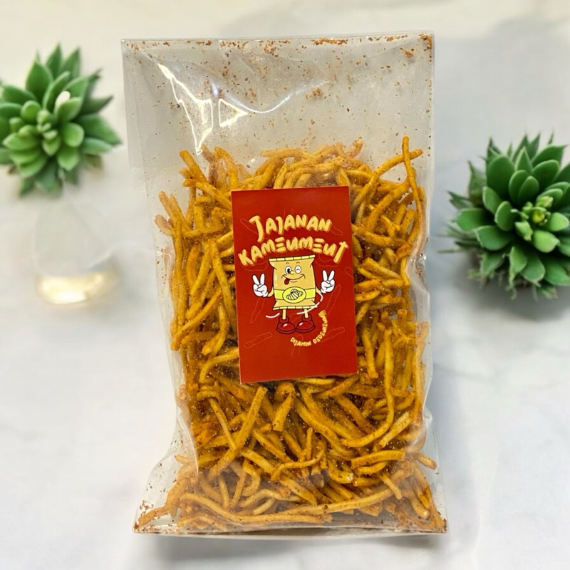 

JAJANAN KAMEUMEUT | STIK MIE PEDAS/MIE PEDAS ASIN | 190 gr