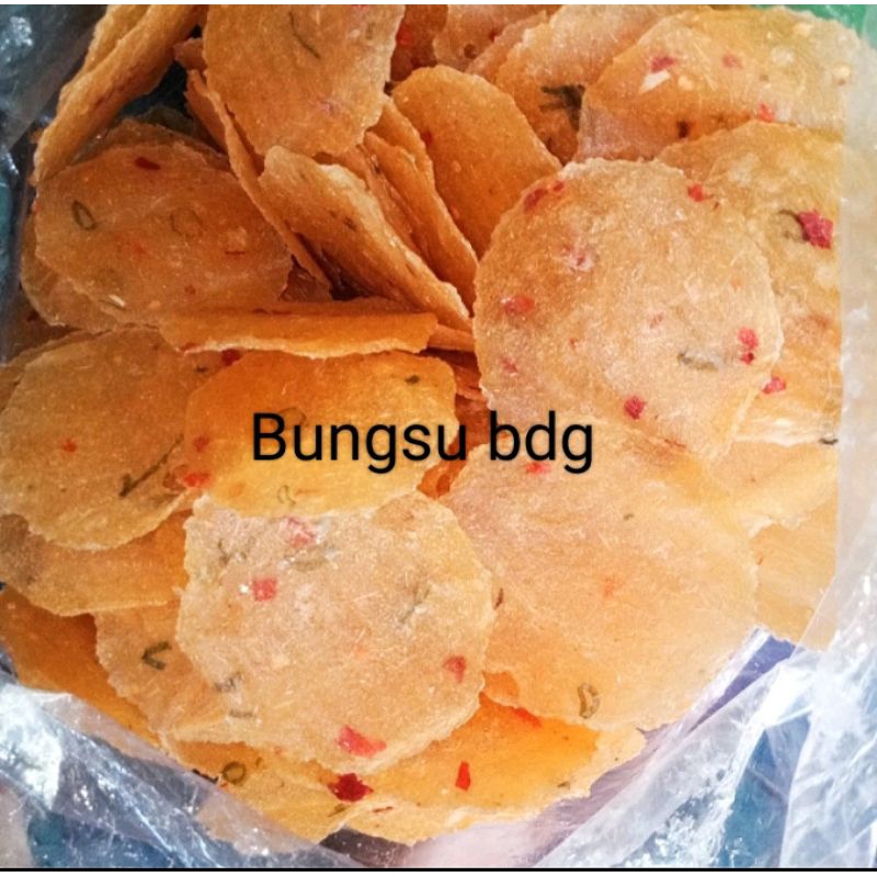 

opak/kicimpring dari bahan singkong, kerupuk mentah, varian rasa bawang cabe, kerupuk goreng termurah.