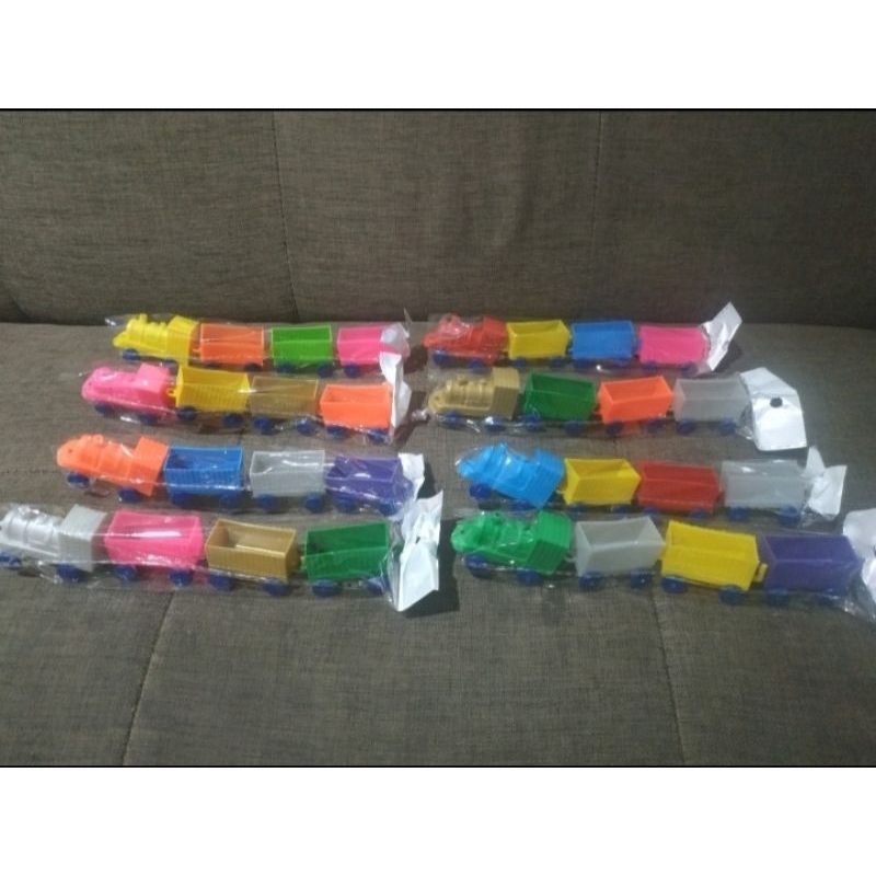 mainan plastik kereta api