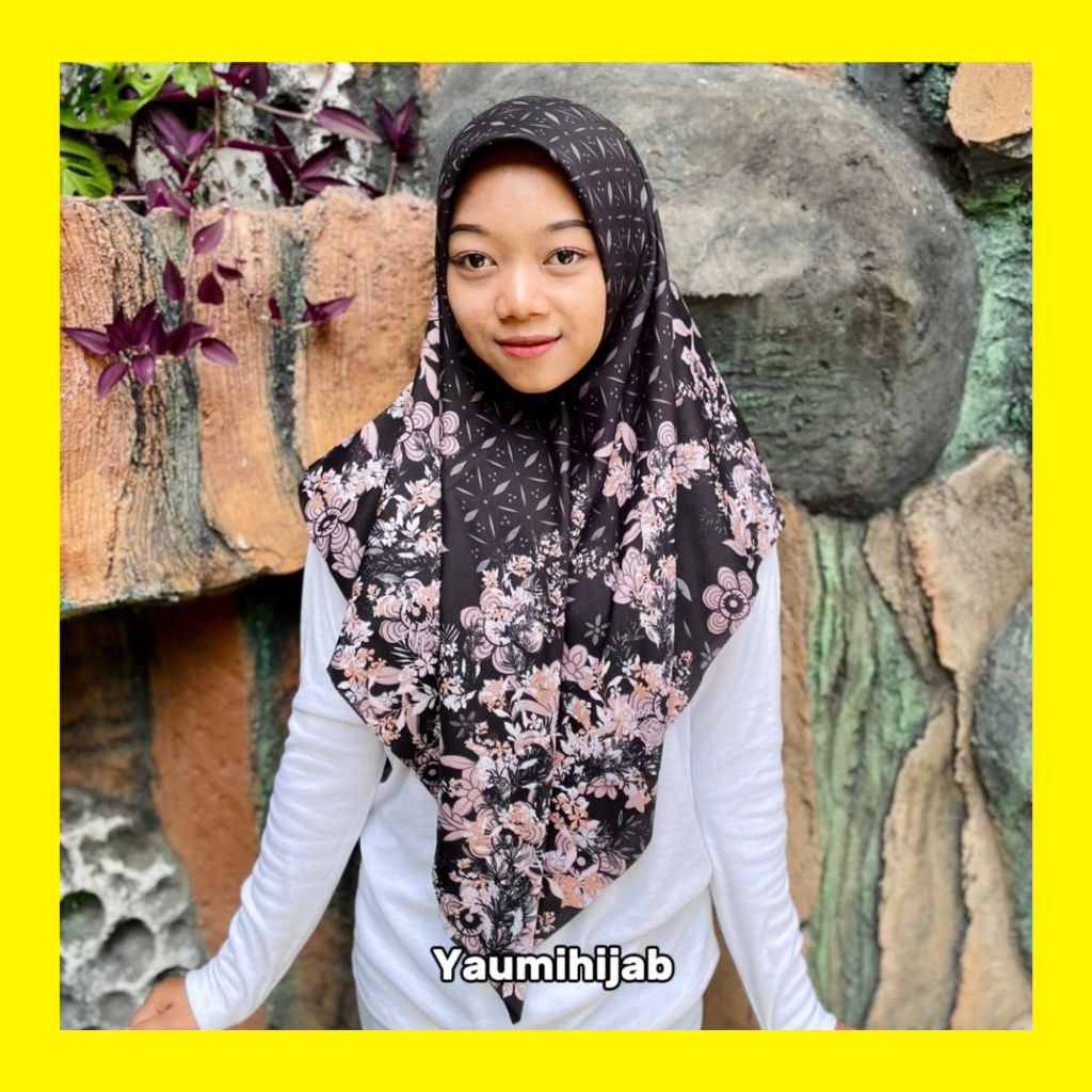 Hijab Segi Empat Motif Series UMAMA Logo Besi Pouch Yaumi Premium  -  Model Muslim