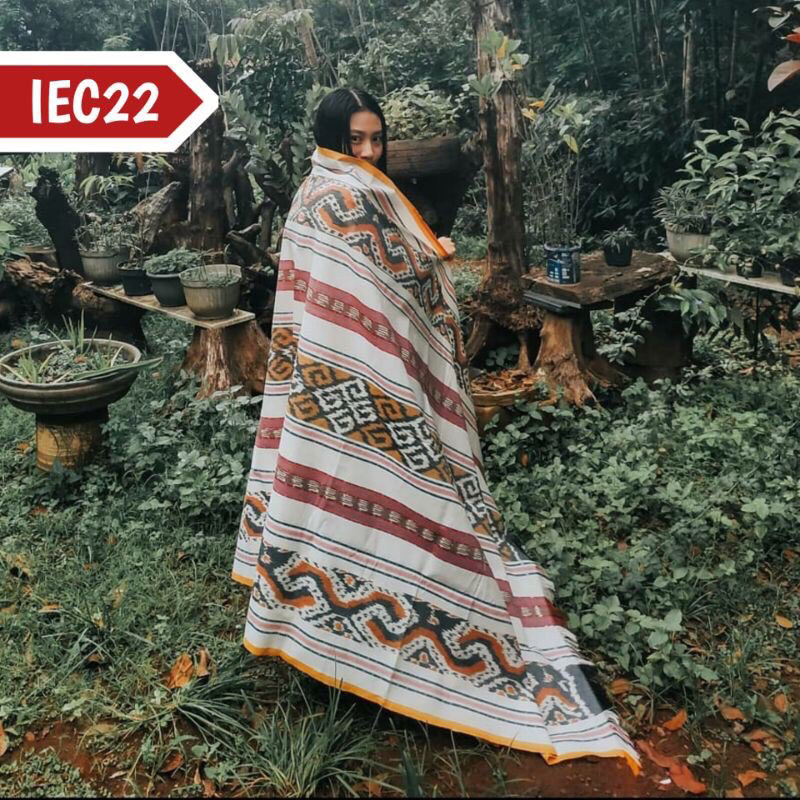 Kain Tenun Ikat Etnik Toraja Warna Putih Tenun Troso Jepara