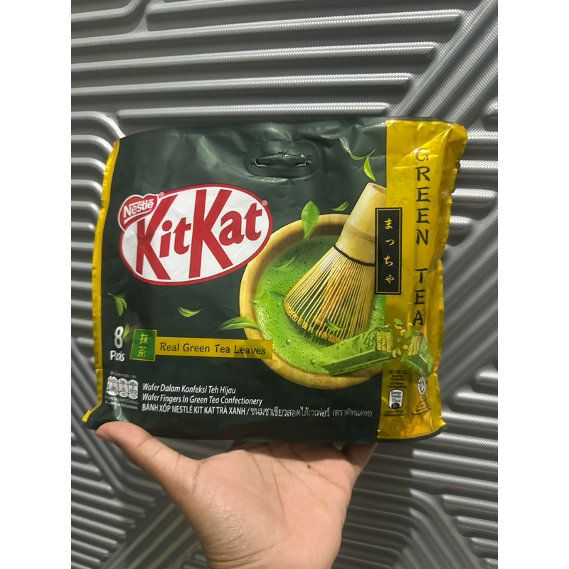 

Kit Kat Green Tea Leaves ori malaysia halal 100%