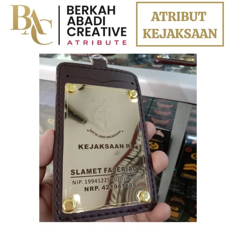 

BAC ATRIBUT KEJAKSAAN - ID CARD HOLDER PLAT KULIT COKLAT COSTUME NAMA KEJAKSAAN RI