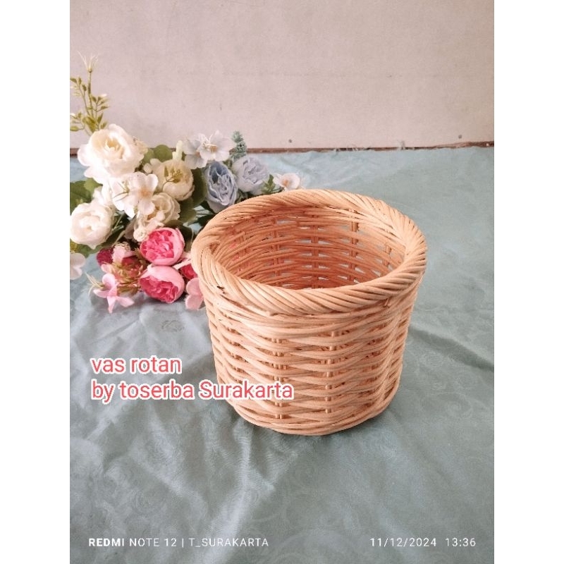 vas rotan / pot rotan / vas bunga / pot bunga / keranjang hampers rotan