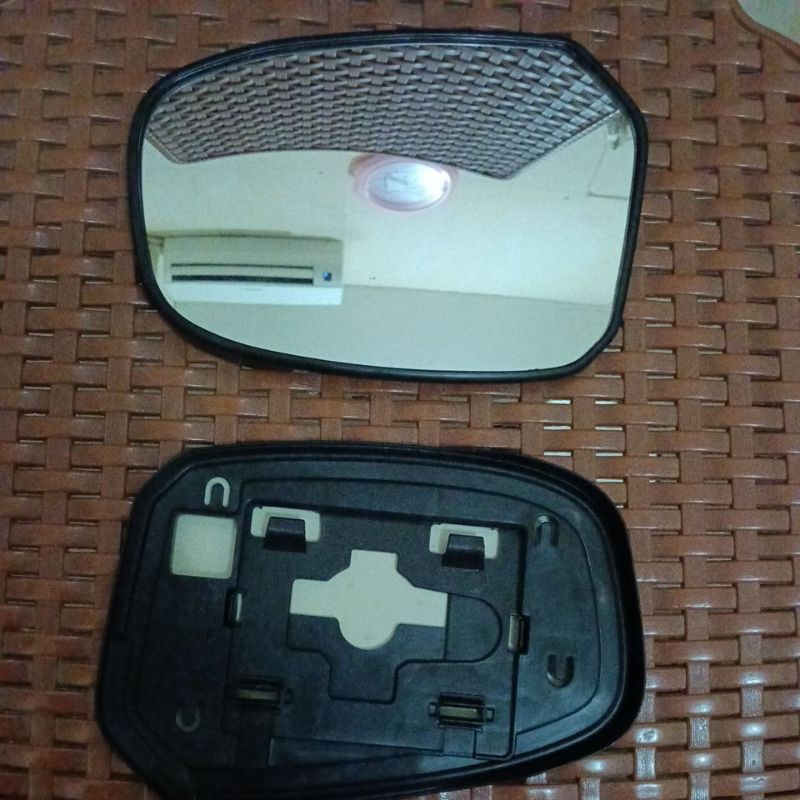 Kaca spion mobil Honda Freed