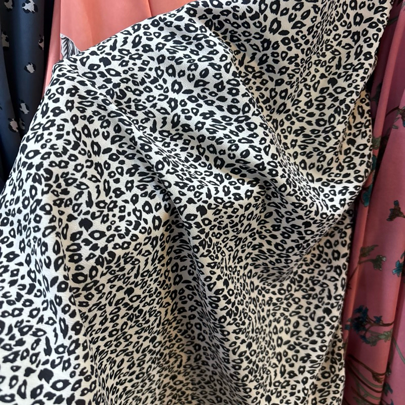 kain zara crepe motif premium - kain crepe motif premium - kain motif macan - kain motif leopard - k