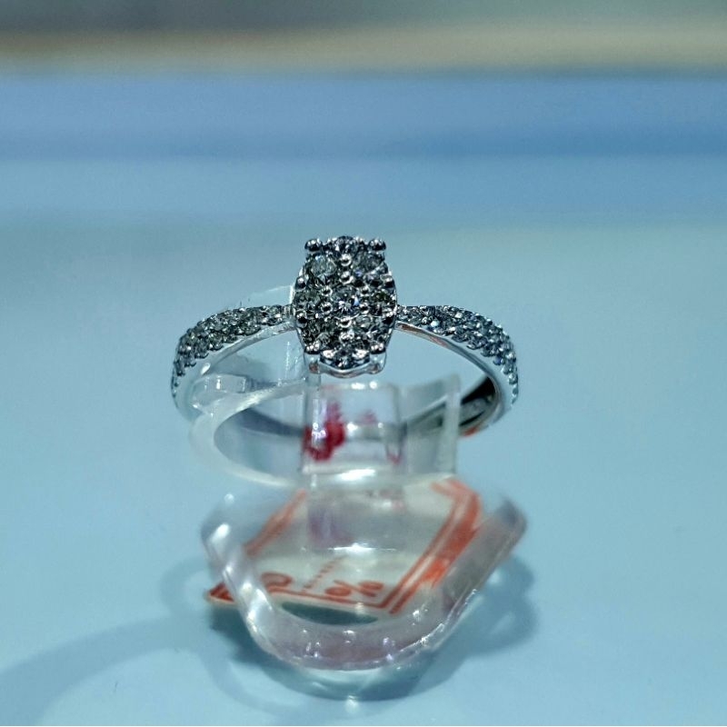Cincin Berlian Round diamond Oval Set dengan Emas Putih