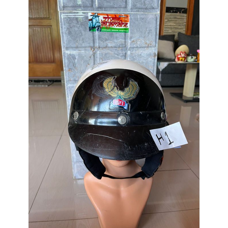 HELM VINTAGE Helm Chips Vespa Ori Hitam