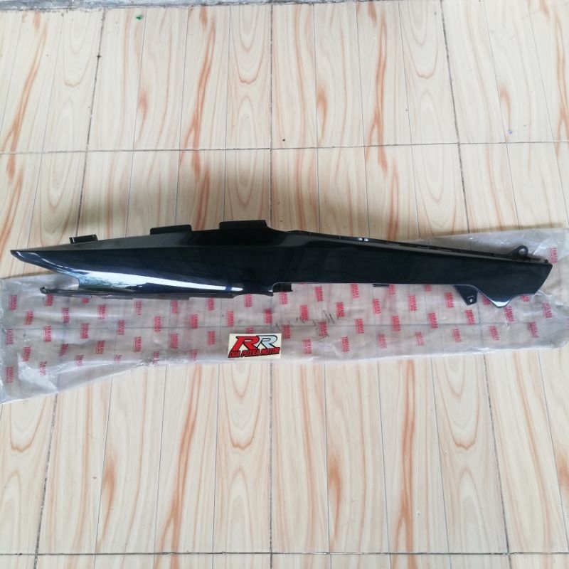 cover body bodi samping belakang kanan original ori yamaha sigma sygma 4YY hitam black