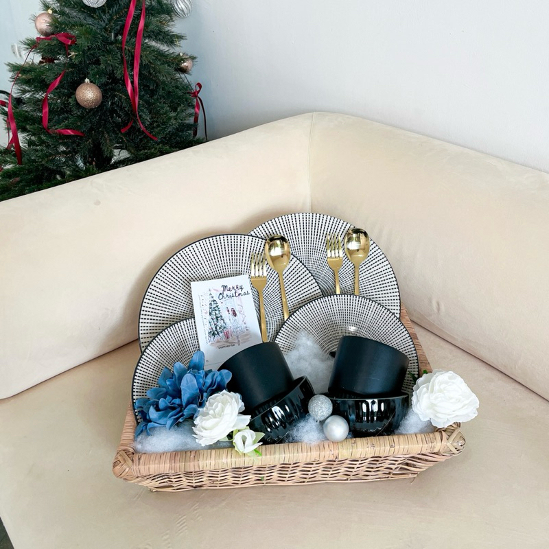 HOLLY JOLLY - Seasonal Christmas Hampers - Hampers Natal - Tahun Baru Natal - Hampers Set Piring Mug