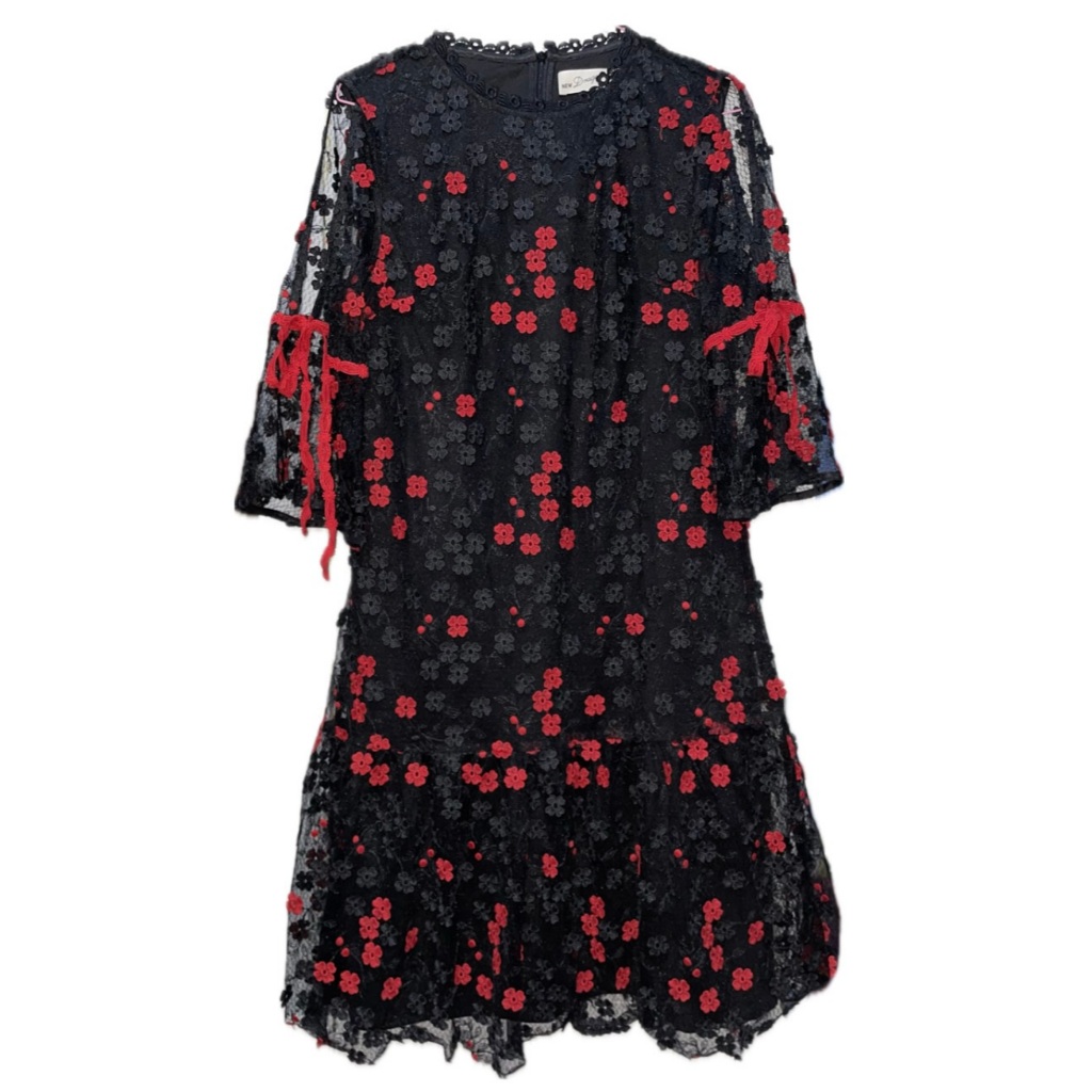 Preloved JUAL RUGI NEW DRAGON PREMIUM Midi Dress Flower Motif Bunga Brokat Brukat Black Red